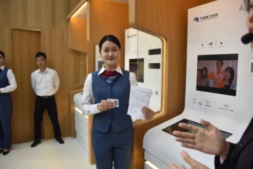 第4代全业务智能服务终端闪亮登场吸引多多粉丝